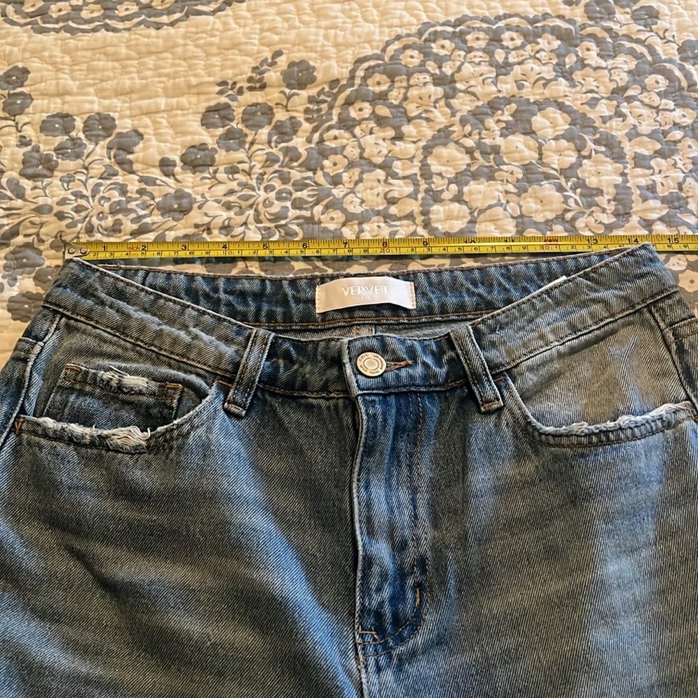 Distressed cropped jeans - Picture 10 of 11